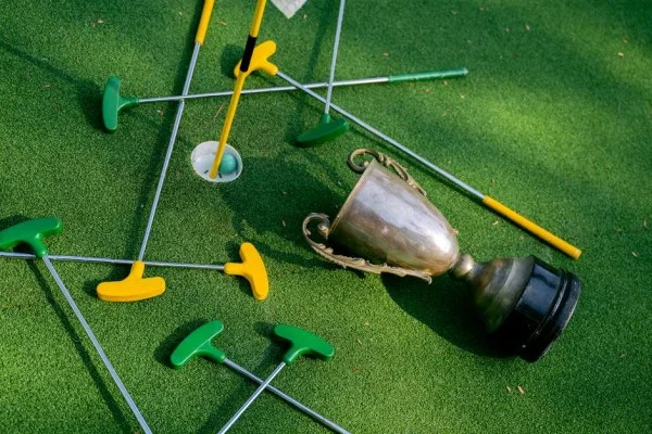 霍夫兰宝马PGA锦标赛夺冠 欧巡赛迪拜竞赛格局生变全景观察